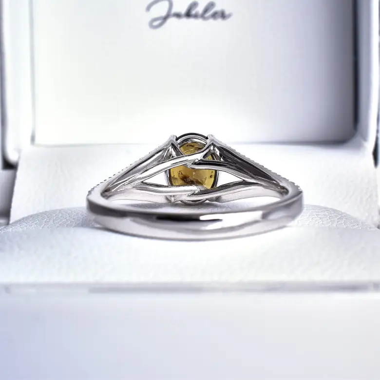 Pierścionek z aleksandrytem naturalnym